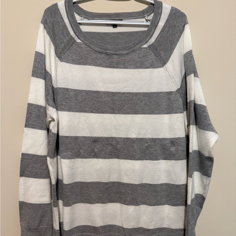 Striped Gray and White Women's Sweatshirt (NEW)
